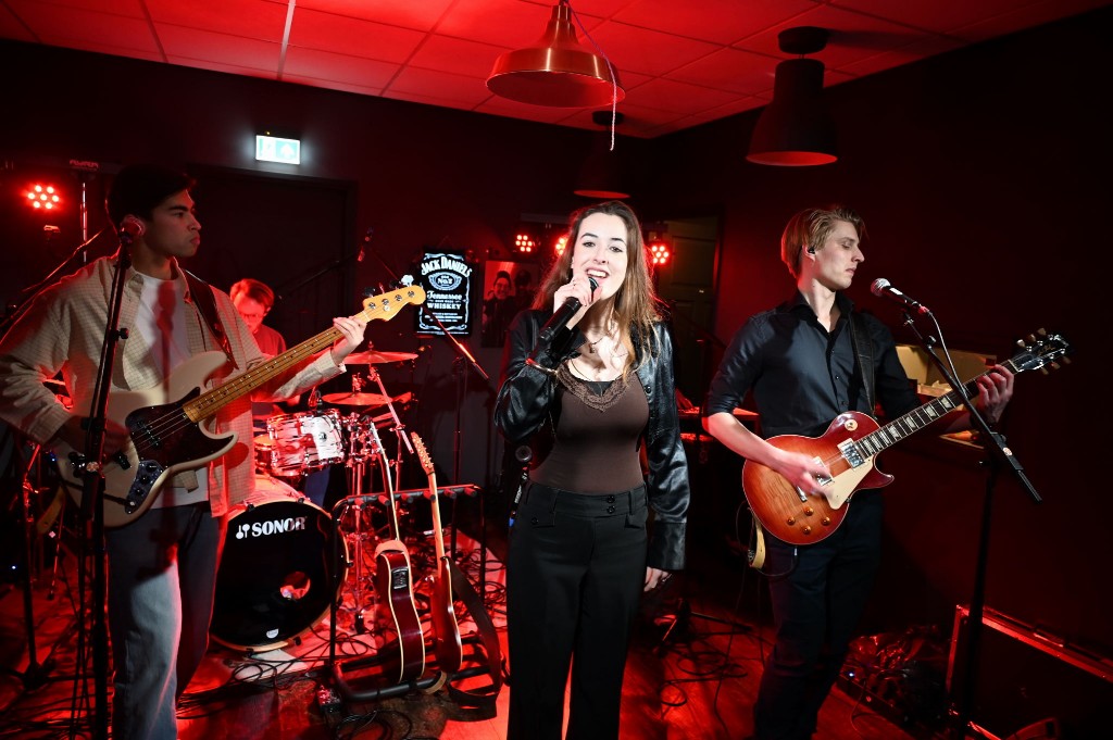 ../Images/10 jaar Ro's Barbershop 121.jpg